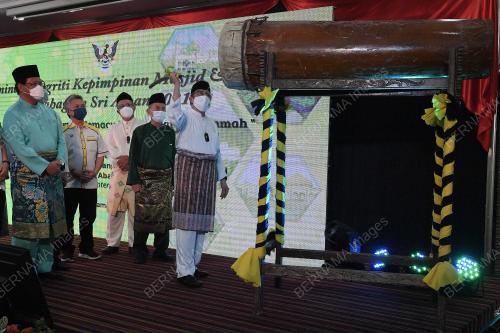 TAN SRI ABANG JOHARI TUN OPENG