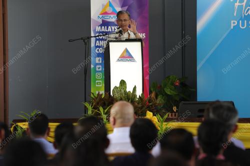 FAHMI FADZIL