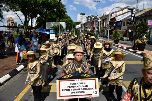 PERARAKAN NITI DAUN SEMPENA PERAYAAN GAWAI DAYAK