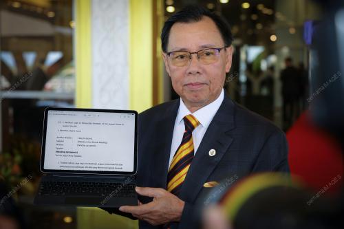 DATUK SERI DR STEPHEN RUNDI UTOM