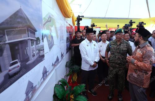 AL-SULTAN ABDULLAH RI'AYATUDDIN AL-MUSTAFA BILLAH SHAH