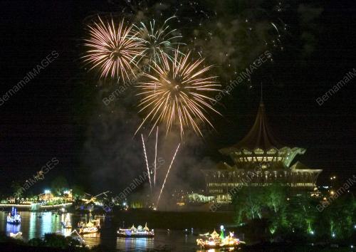 PERTUNJUKAN BUNGA API