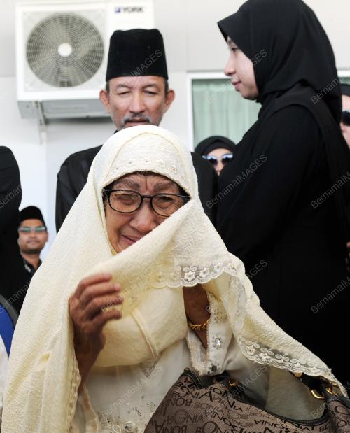 SK18_29082014_JENAZAH_MH17
