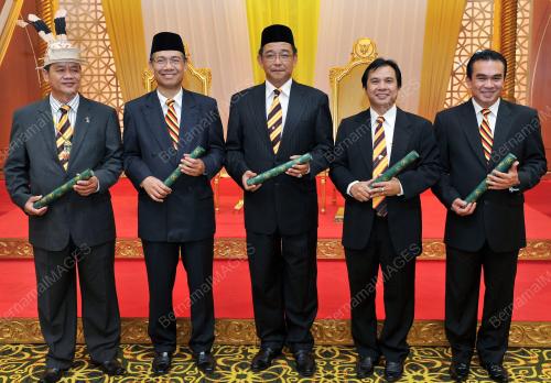 ISTIADAT ANGKAT SUMPAH PELANTIKAN MENTERI-MENTERI MUDA