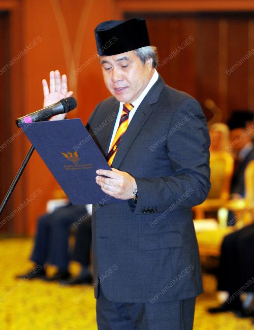 SK19_13052016_ANGKAT_SUMPAH