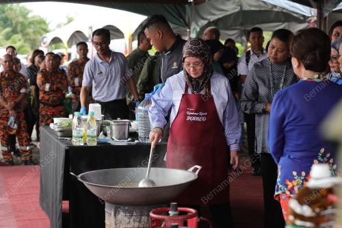 TUNKU AZIZAH AMINAH MAIMUNAH ISKANDARIAH