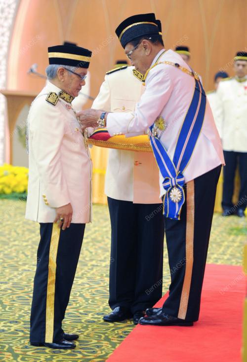 TUN ABANG MUHAMMAD SALAHUDDIN