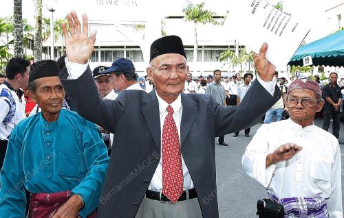 PENAMAAN CALON