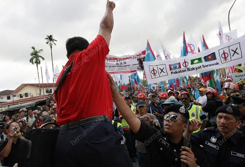 PENAMAAN CALON
