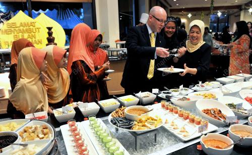 SK22_24072012_HILTON_BUKA