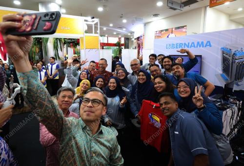 FAHMI FADZIL