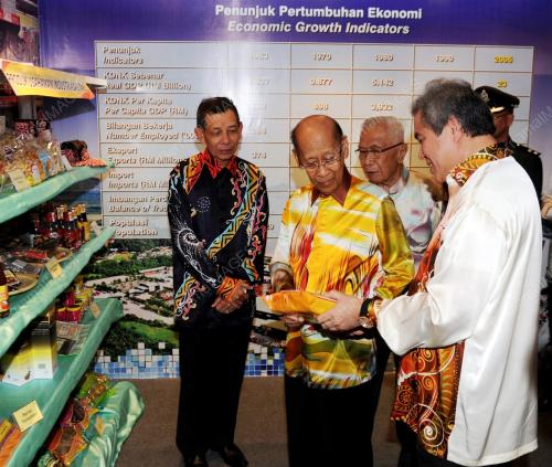 SK25_16092013_AGONG_PAMERAN