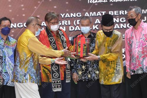 TAN SRI ABANG JOHARI TUN OPENG