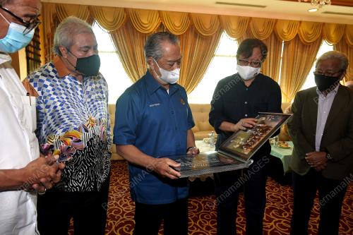 TAN SRI MUHYIDDIN YASSIN