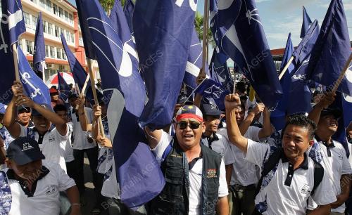 PENAMAAN CALON