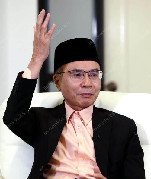 DATUK DR JENIRI AMIR