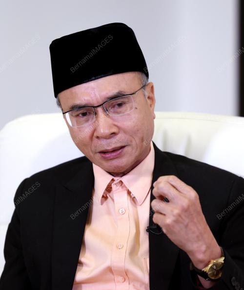 DATUK DR JENIRI AMIR