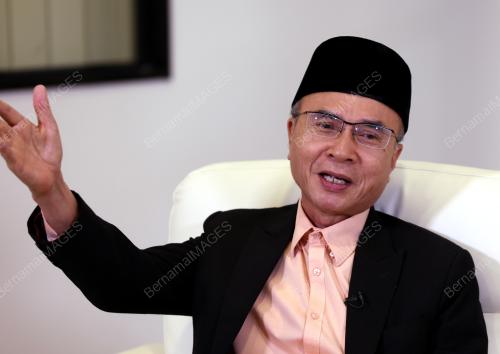 DATUK DR JENIRI AMIR