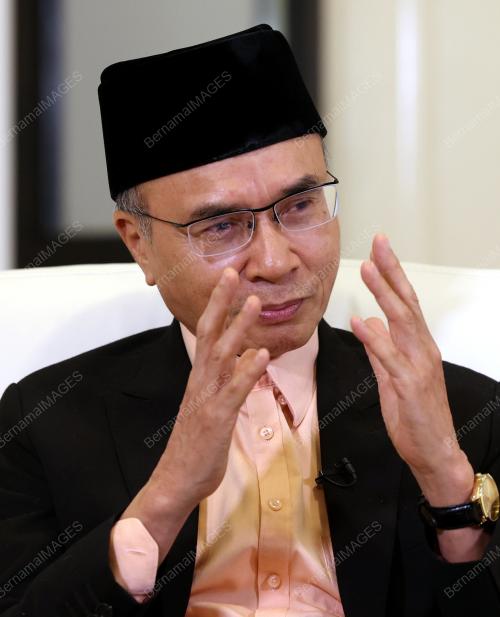 DATUK DR JENIRI AMIR