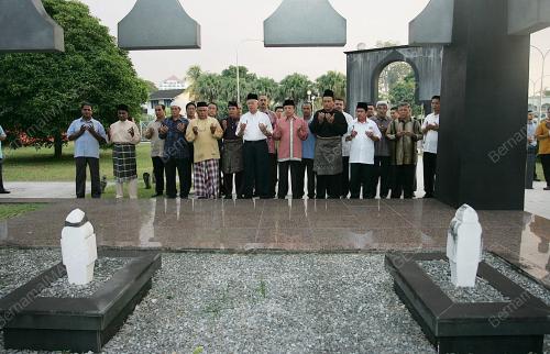 MOHD NAJIB TUN ABDUL RAZAK