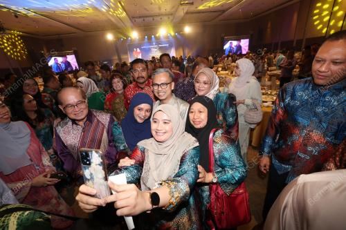 FAHMI FADZIL