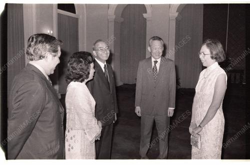 HUSSEIN ONN LAWAT SINGAPURA