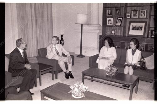 HUSSEIN ONN MELAWAT SINGAPURA
