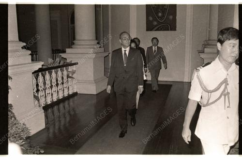 HUSSEIN ONN MELAWAT SINGAPURA