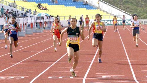 SU14-01_06_2000_4X100M_WANITA_08012016
