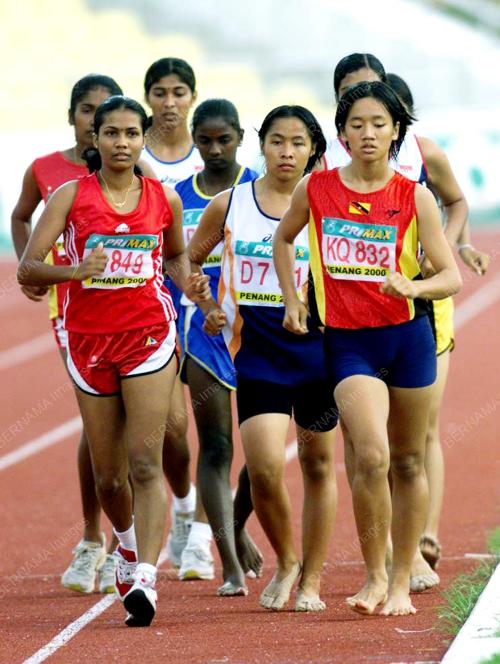 10,000 METER JALAN KAKI WANITA