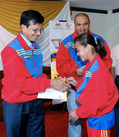 SUK02_13072012_NONG_CHIK1
