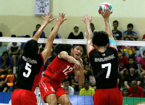 SUK08_06072013_BOLA_TAMPAR