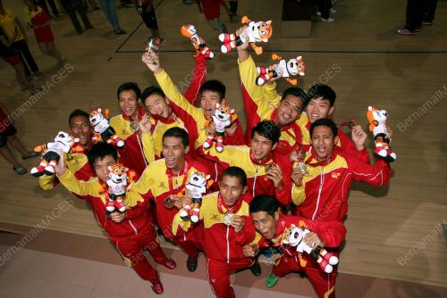 SUK09_06072013_BOLA_TAMPAR