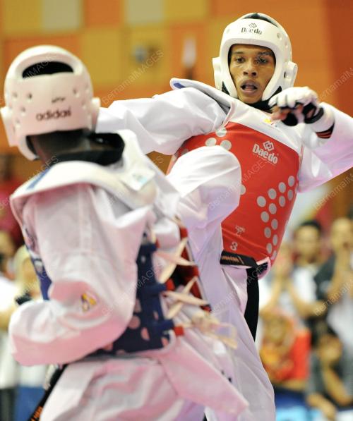 SUK11_06072012_TAEKWANDO