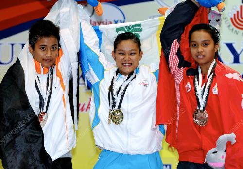 SUK14_11072012_ANGKAT_BERAT1