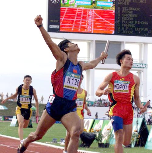 JUARA 4X100METER