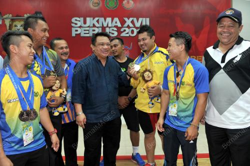 SUK16_02062014_ANGKAT_BERAT