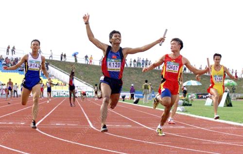 KEDAH JUARA 4X100 METER