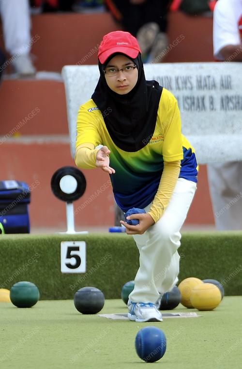 SUK28_03062014_LAWN