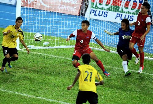 SUK28_14072012_BOLA1