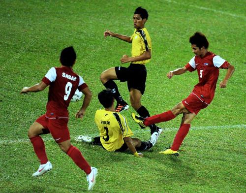 SUK29_14072012_BOLA2