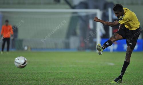 SUK32_14072012_BOLA