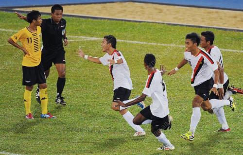 SUK50_10072012_BOLA1