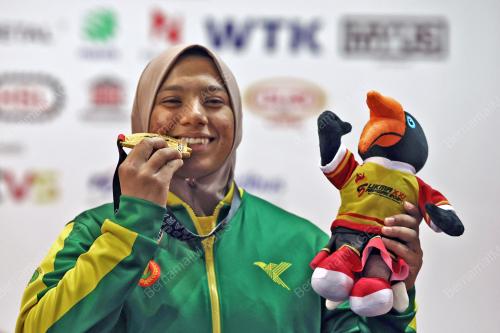 SUKMA ANGKAT BERAT WANITA
