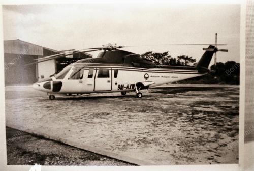 HELIKOPTER MENDARAT CEMAS DI LAUT