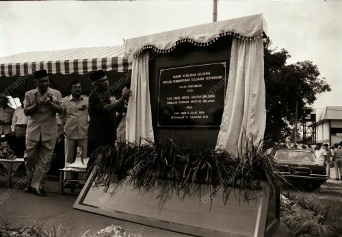 YAB ENCIK ABDUL GHAFAR BABA