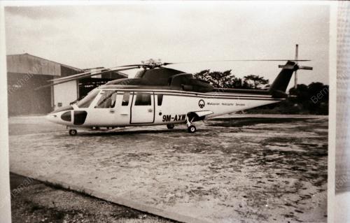 HELIKOPTER MENDARAT CEMAS DI LAUT