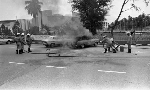 TG01_24062019_KERETA_TERBAKAR
