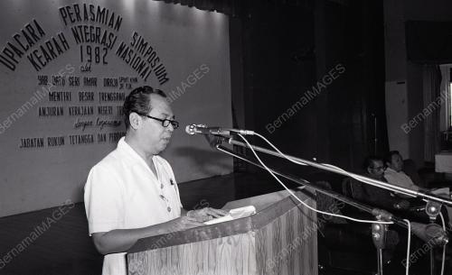 SIMPOSIUM