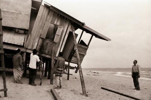 RUMAH DILANDAH OMBAK BESAR